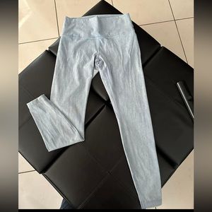 Lululemon leggings 28” seam gifted and barely worn.